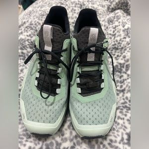 On cloud ultra moss/eclipse